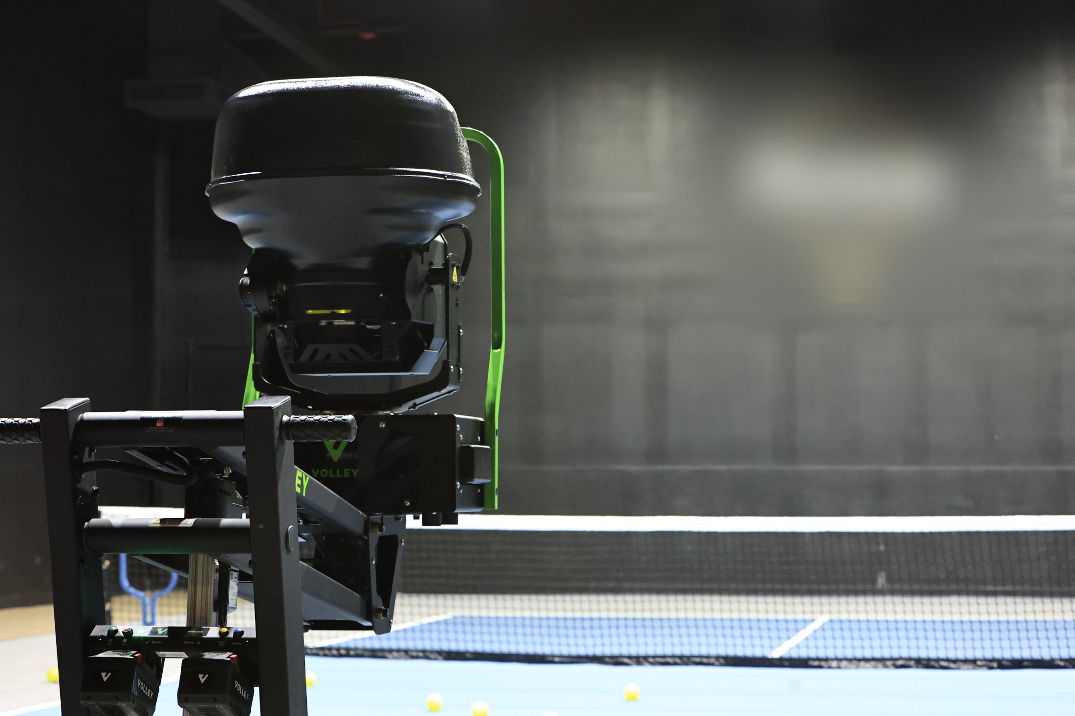 Close-up of the Volley trainer head and battery deck, ready on the court